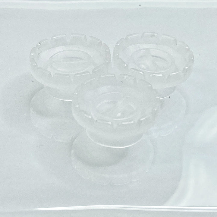 Blooming lash cups for volume and mega volume fan making – 100 disposable sunflower-shaped adhesive cups for lash artists